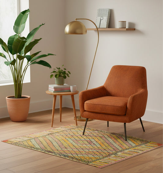 Kilim Cicim 127 x 113 cm en situation dans un intérieur moderne – Décoration provenance Cicim