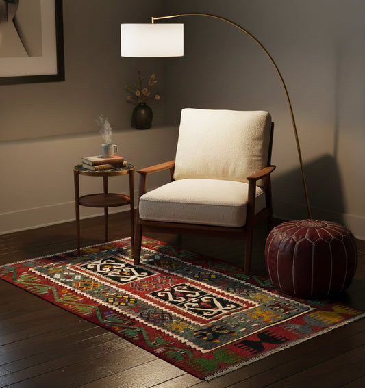 Kilim Esme 150 x 110 cm en situation dans un intérieur moderne – Décoration provenance Esme