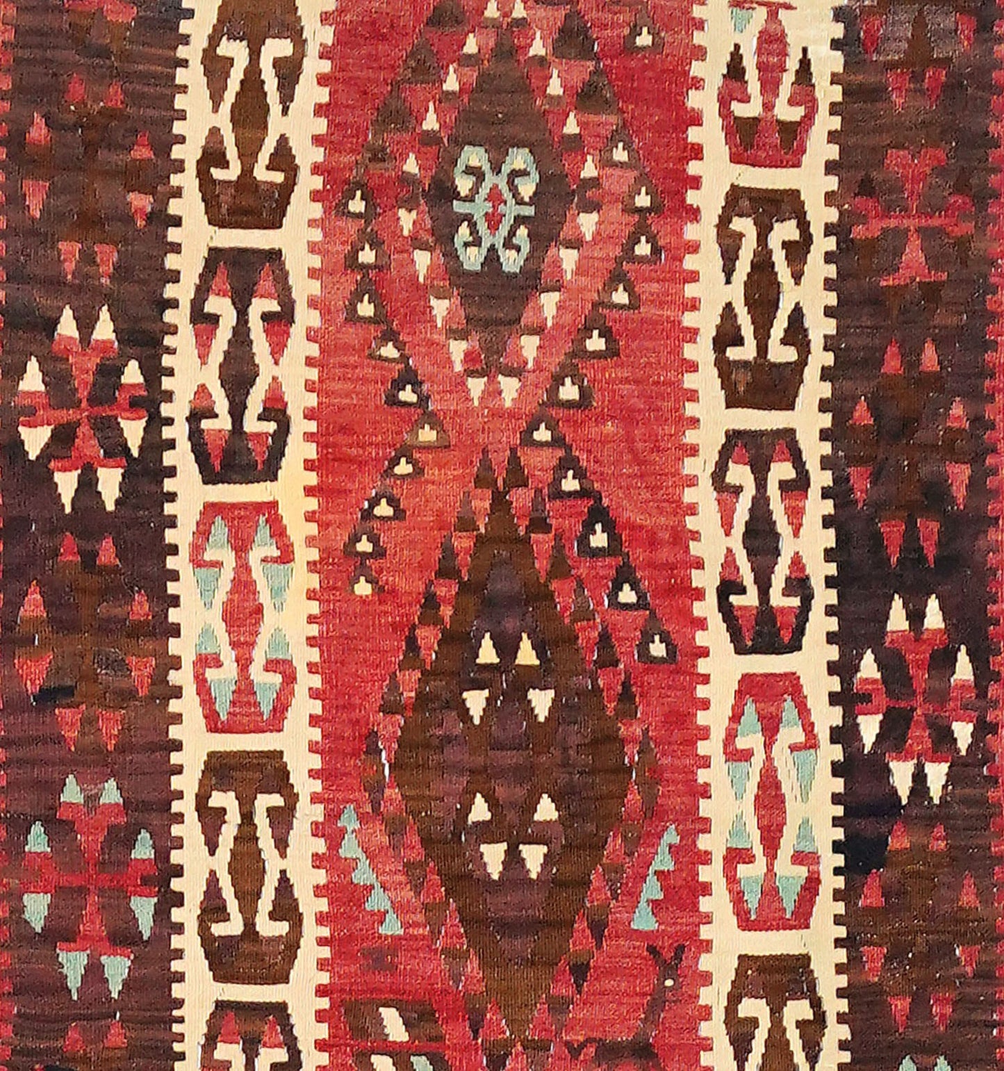 Détail du tissage en laine du kilim Komurgen tissé à la main (provenance Komurgen)