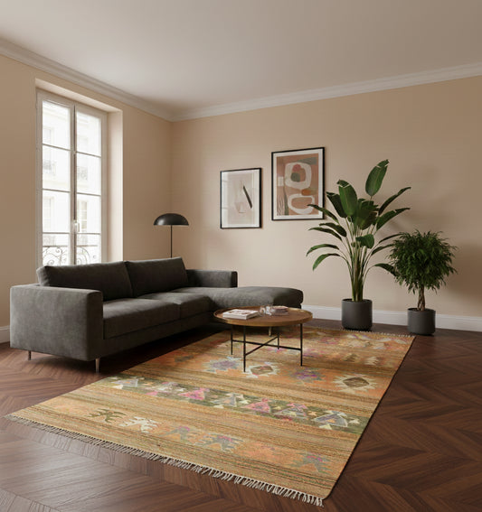 Kilim Konya 202 x 140 cm en situation dans un intérieur moderne – Décoration provenance Konya