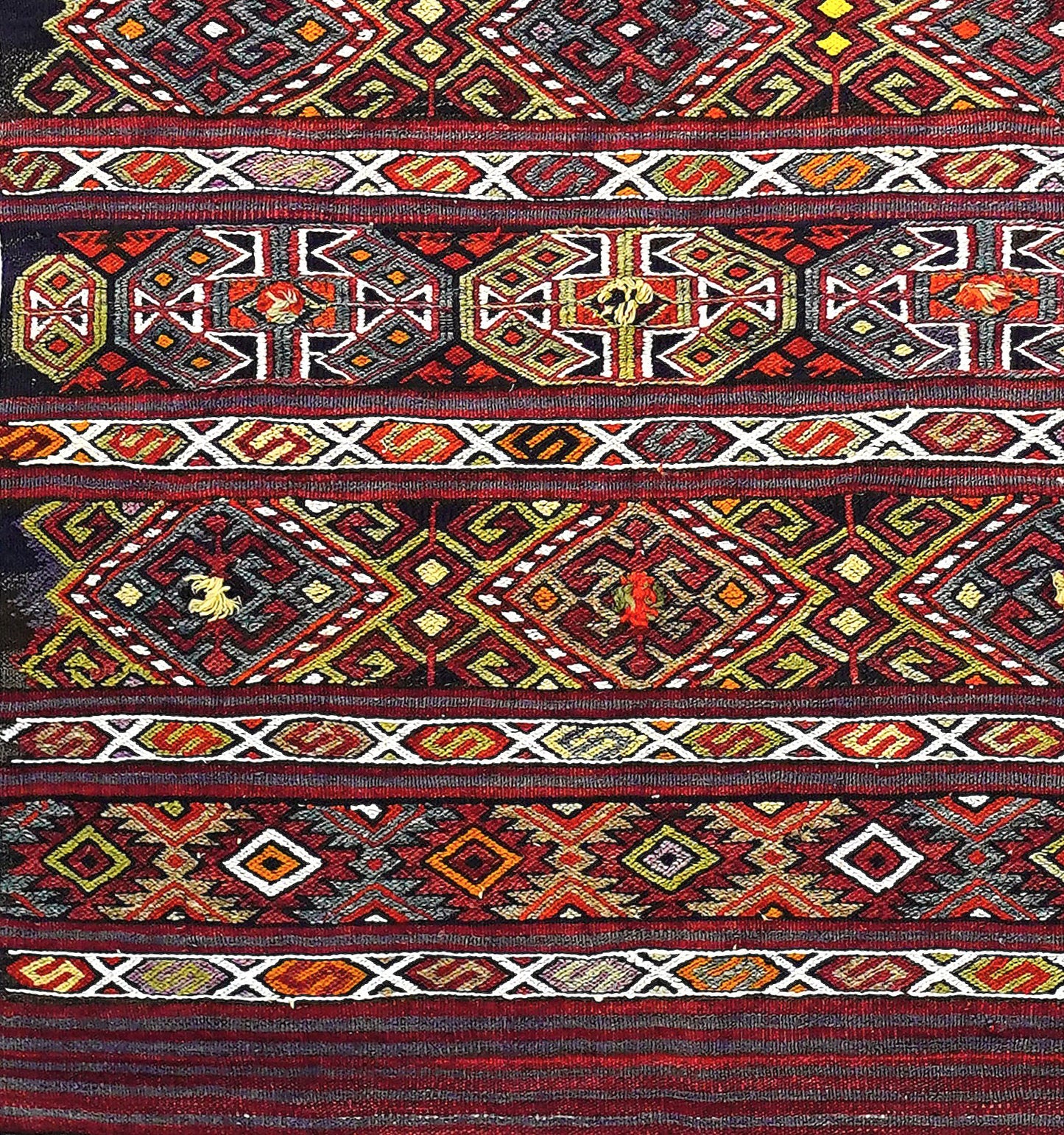 Détail du tissage – Tapis kilim ancien Menemenci 125×100 cm, laine naturelle tissée main