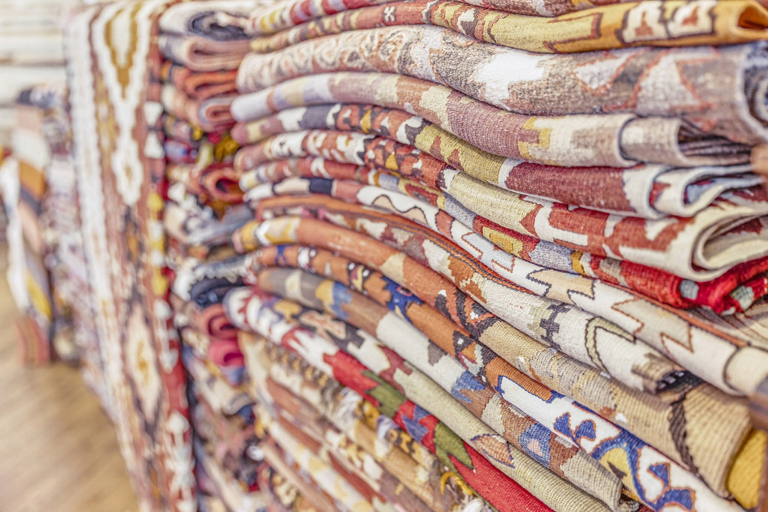 Sélection de kilims anciens et contemporains à prix avantageux, tapis tissés à la main
