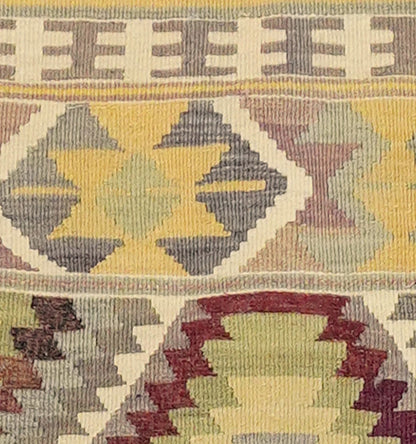 Détail du tissage – Tapis kilim ancien Barak 128×108 cm, laine naturelle tissée main