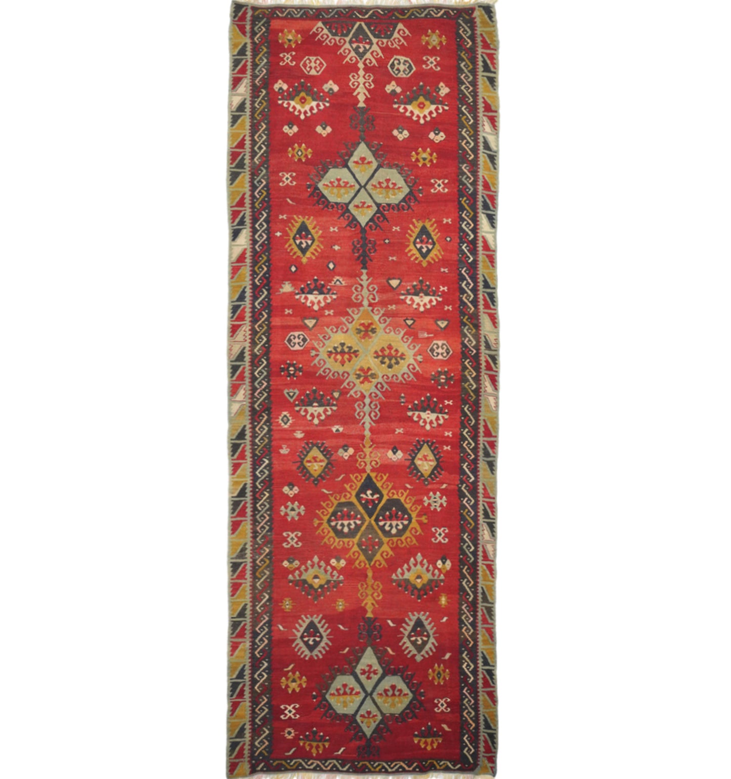 Vue verticale du kilim Sarkisla ancien 310 x 115 cm – Tapis turc en laine tissé main, médaillons losanges crème et ocre sur fond rouge, Anatolie Centrale