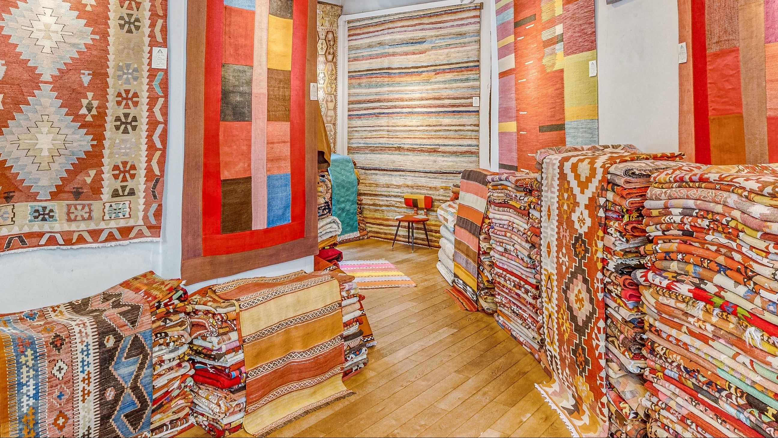 Une grande variété de tapis rares et anciens d'Anatolie : plus de 600 pièces en boutique