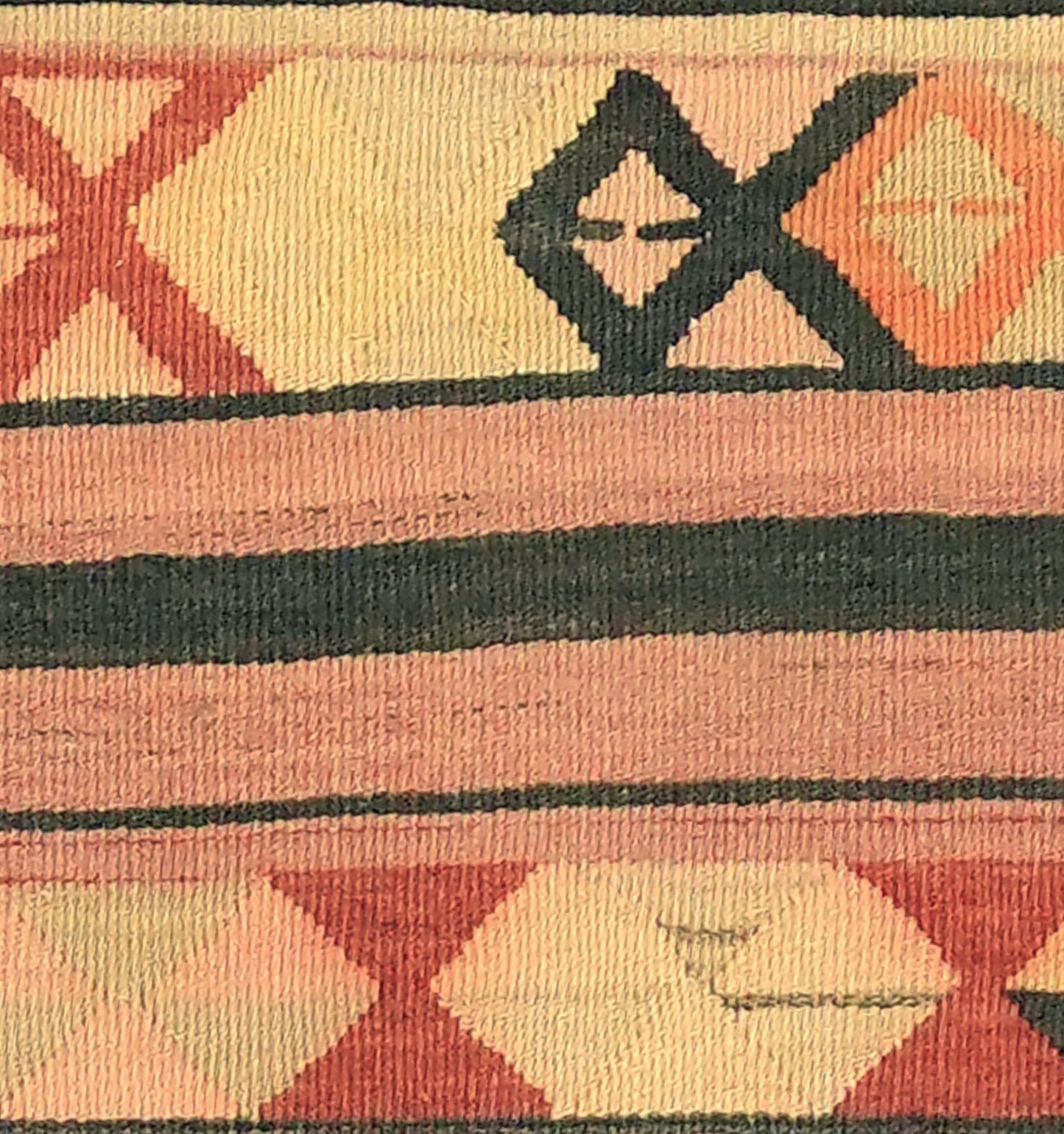 Détail du tissage – Tapis kilim ancien Adana 110×90 cm, laine naturelle tissée main