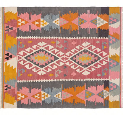 Vue horizontale du kilim Adana 126 x 108 cm – Tapis turc en laine de provenance Adana