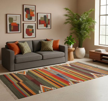 Kilim Adana 250 x 153 cm en situation dans un intérieur moderne – Décoration provenance Adana