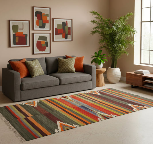 Kilim Adana 250 x 153 cm en situation dans un intérieur moderne – Décoration provenance Adana