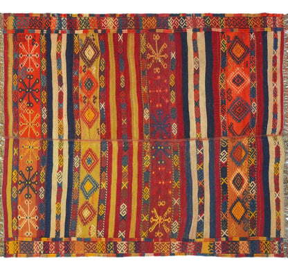 Tapis kilim ancien Adiyaman 130×116 cm, vue d'ensemble – Laine naturelle, environ 75 ans, Anatolie du Sud-Est