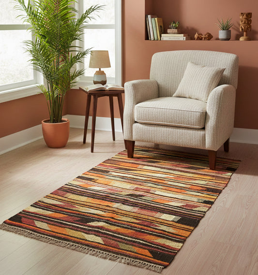 Kilim Anamur 130 x 74 cm en situation dans un intérieur moderne – Décoration provenance Anamur