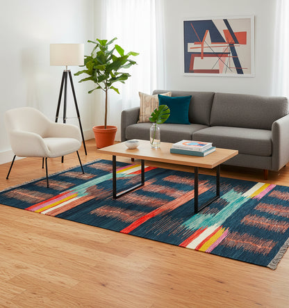 Kilim Art Deco 200 x 147 cm en situation dans un intérieur moderne – Décoration provenance Nord Ouest-Afghanistan