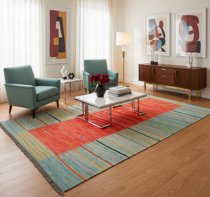 Kilim Art Deco 302 x 202 cm en situation dans un intérieur moderne – Décoration provenance Nord Ouest-Afghanistan