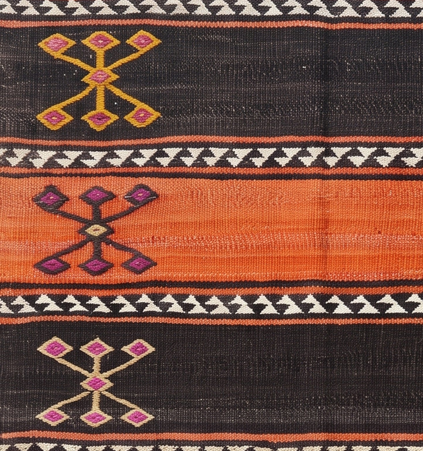 Détail du tissage en laine du kilim Cicim tissé à la main (provenance Cicim)