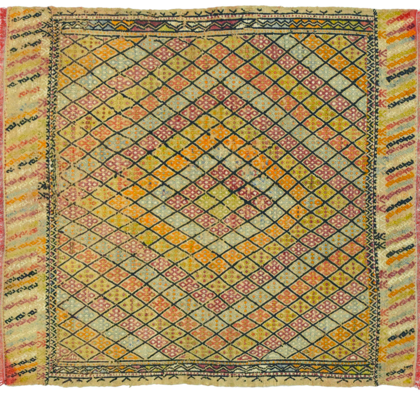Vue horizontale du kilim Cicim 127 x 113 cm – Tapis turc en laine de provenance Cicim