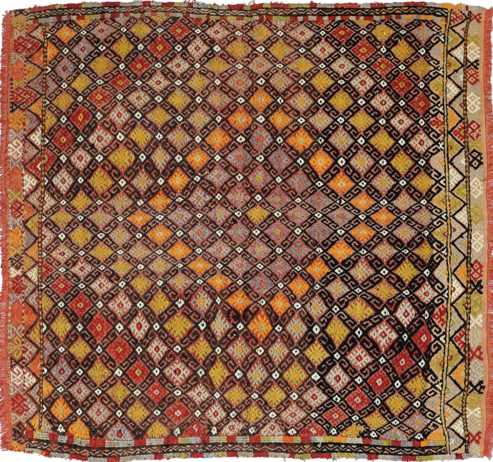 Tapis kilim ancien Cicim 135×120 cm, vue d'ensemble – Laine naturelle, environ 65 ans, Anatolie Centrale