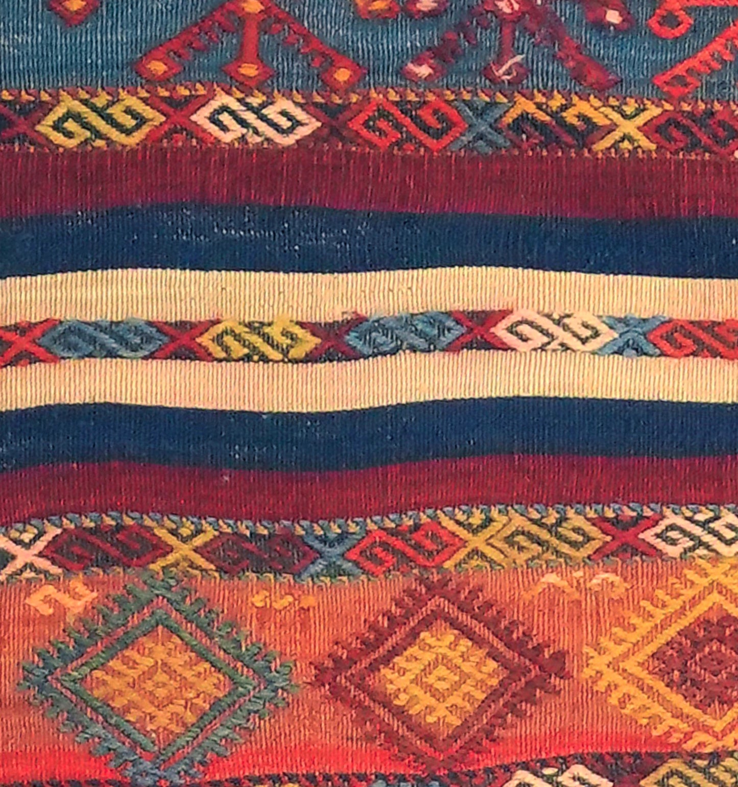 Détail du tissage en laine du kilim Cicim tissé à la main (provenance Cicim)
