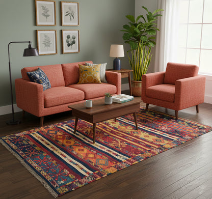 Kilim Cicim 178 x 120 cm en situation dans un intérieur moderne – Décoration provenance Cicim