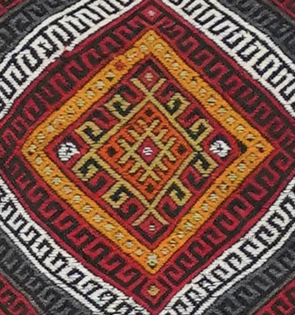 Détail du tissage – Tapis kilim ancien Cicim 88×46 cm, laine naturelle tissée main