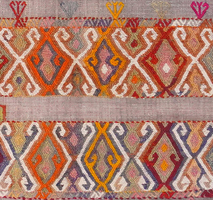 Détail du tissage en laine du kilim Cuval tissé à la main (provenance Cuval)