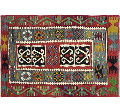 Vue horizontale du kilim Esme 150 x 110 cm – Tapis turc en laine de provenance Esme