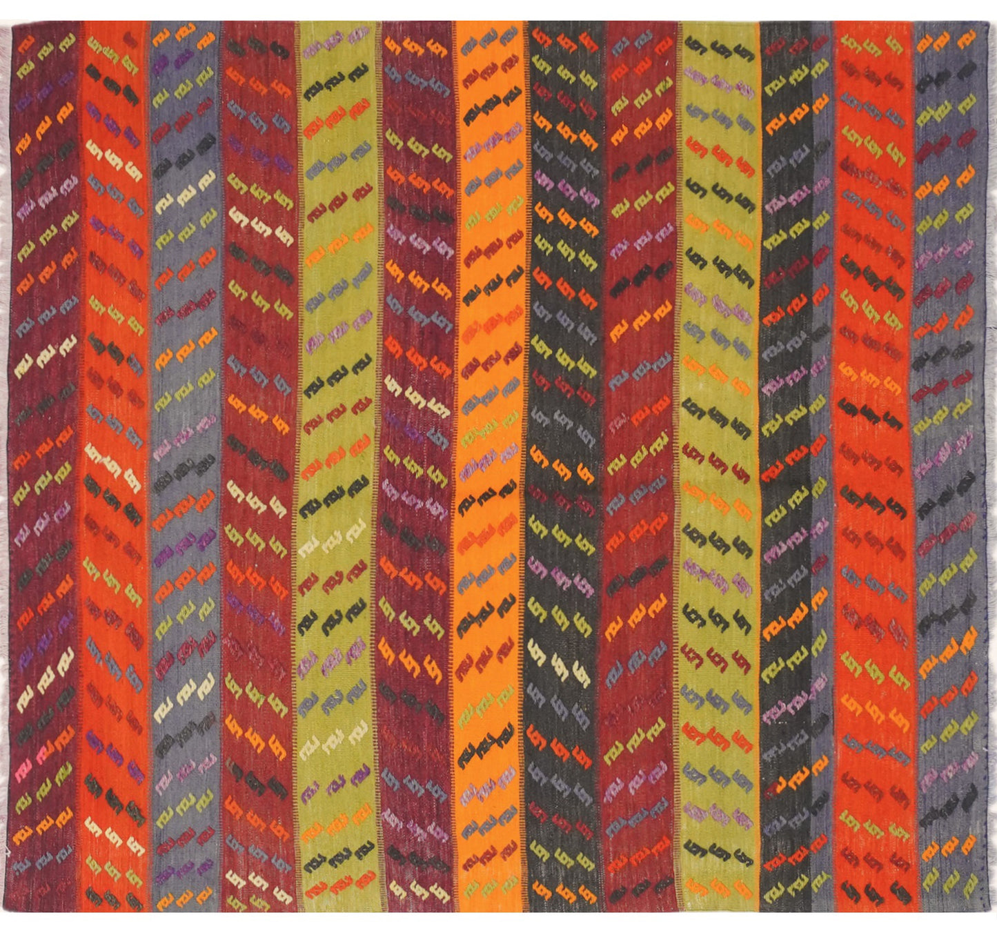 Vue horizontale du kilim Manisa 132 x 130 cm – Tapis turc en laine de provenance Manisa
