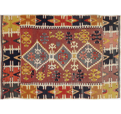 Vue horizontale du kilim Pozanti 136 x 95 cm – Tapis turc en laine de provenance Pozanti