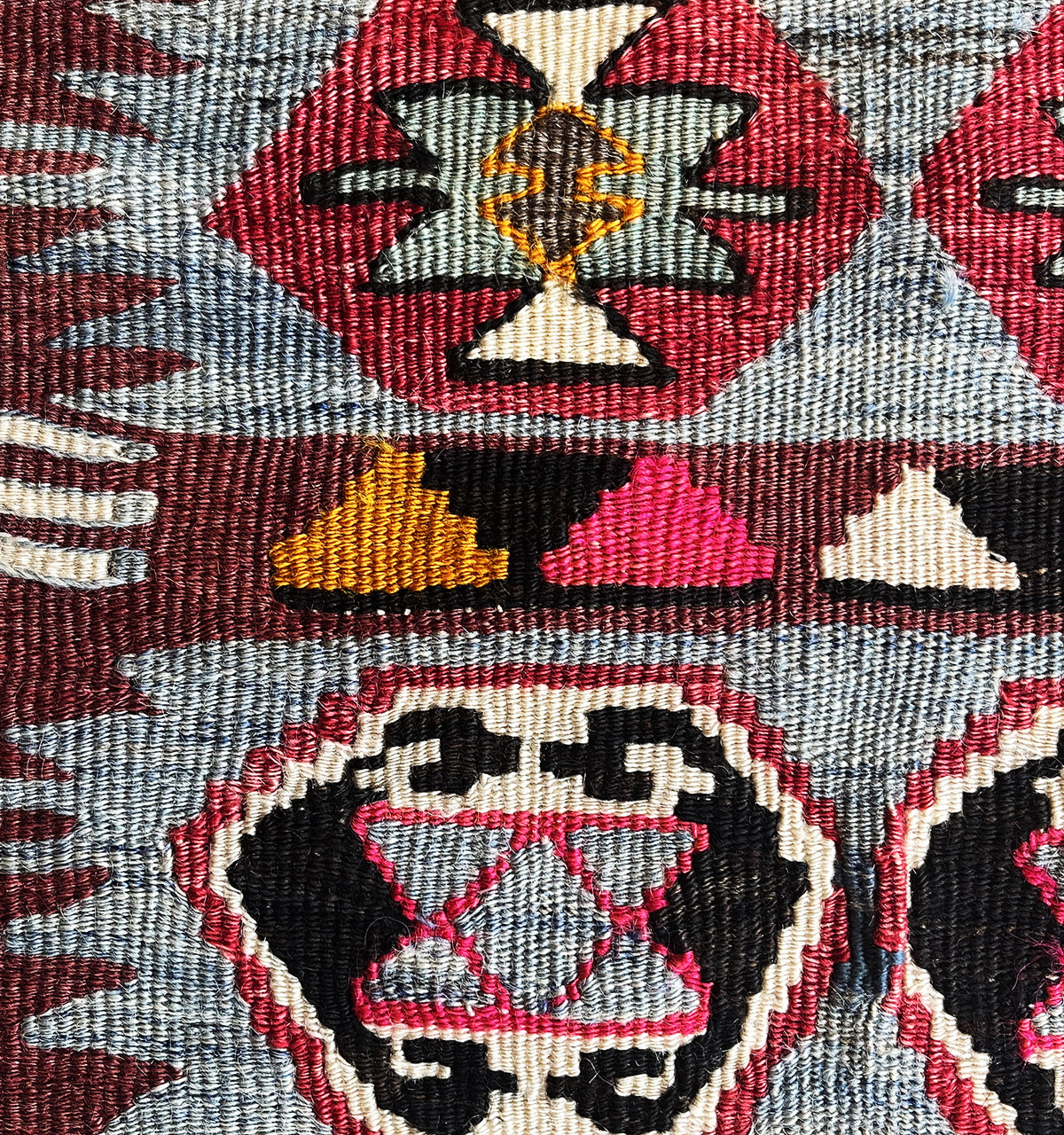 Détail du tissage en laine du kilim Sacikara tissé à la main (provenance Sacikara)