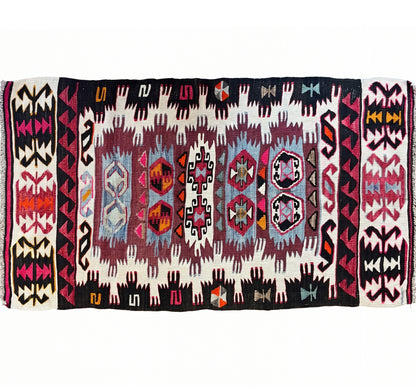 Vue horizontale du kilim Sacikara 143 x 78 cm – Tapis turc en laine de provenance Sacikara