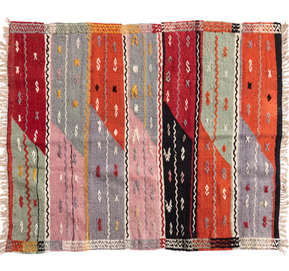 Vue horizontale du kilim Sofra 120 x 100 cm – Tapis turc en laine de provenance Sofra