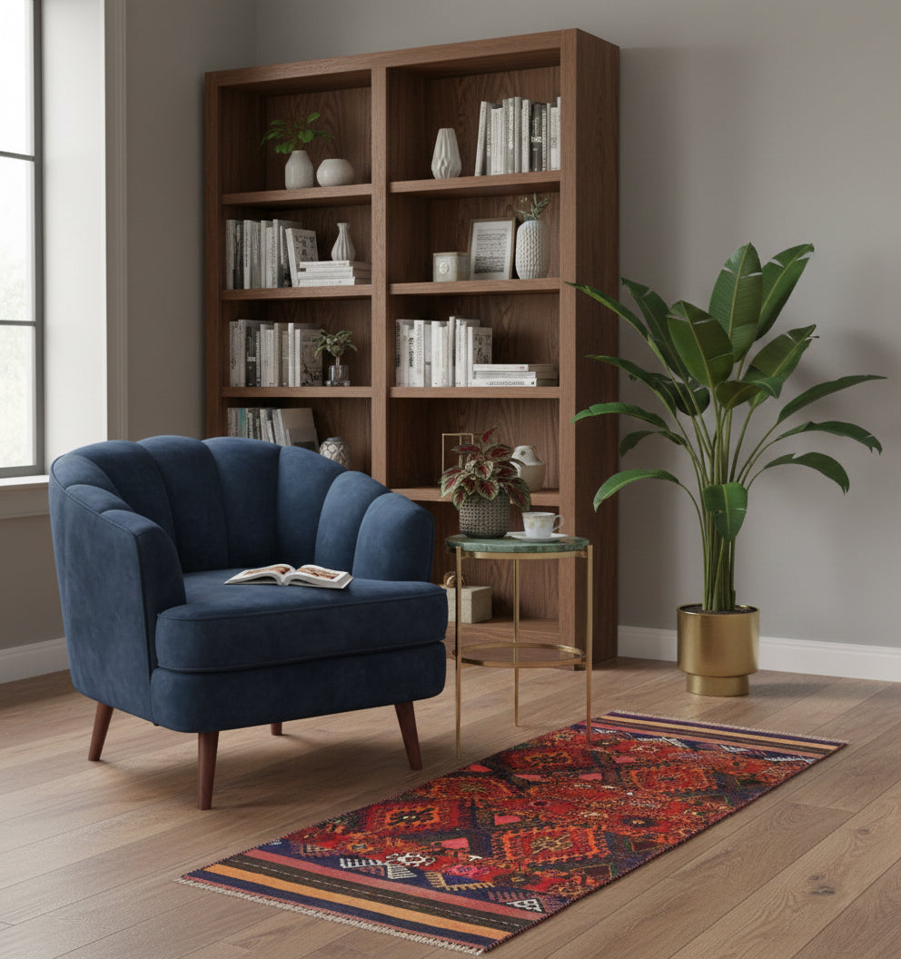 Kilim Soumak 154 x 58 cm en situation dans un intérieur moderne – Décoration provenance Soumak