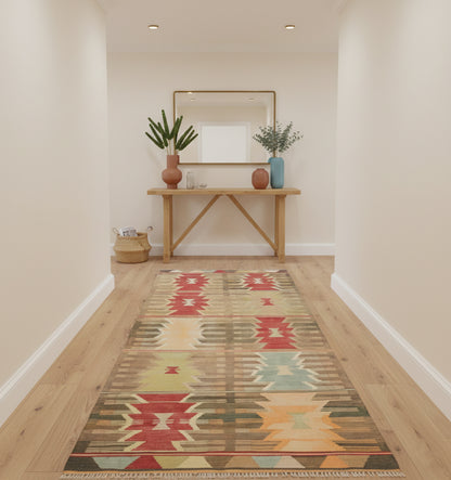 Tapis couloir 260 x 120 cm en situation dans un intérieur moderne – Décoration provenance Konya